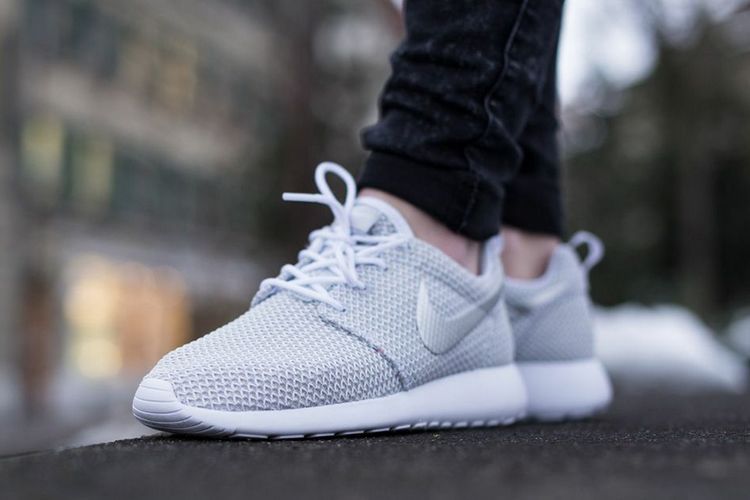 nike roshe run homme gris